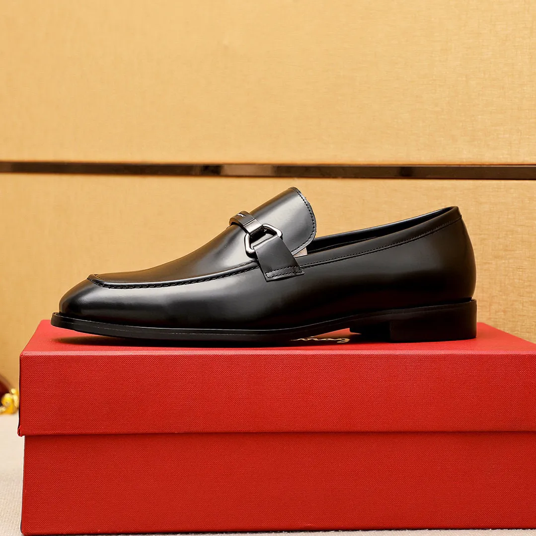 Men's shoes💰460💰 Product trademark: Ferragamo "Ferragamo" casual leather shoes Regular size: 38-44 (45🉑️customized) Product materials: Selected imported first-layer open-edge beaded cowhide leather upper + luxury hardware buckle, imported water-dyed cowhide leather lining. Strong three-dimensional visual effect, original outsole Color: 3⃣️colors available
